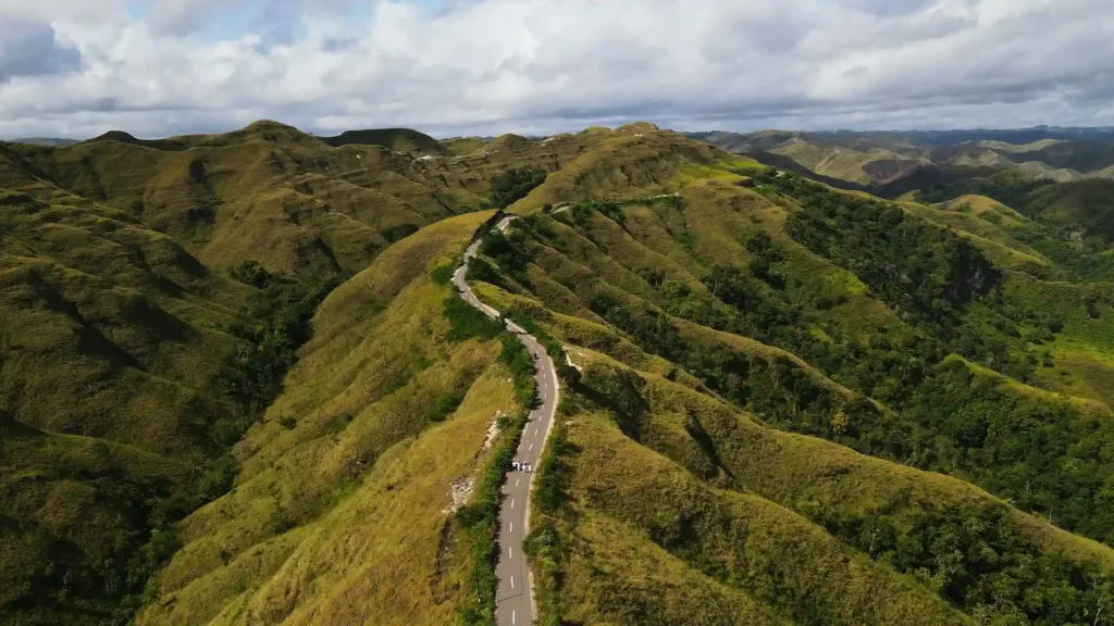 Ridge trail through the highlands